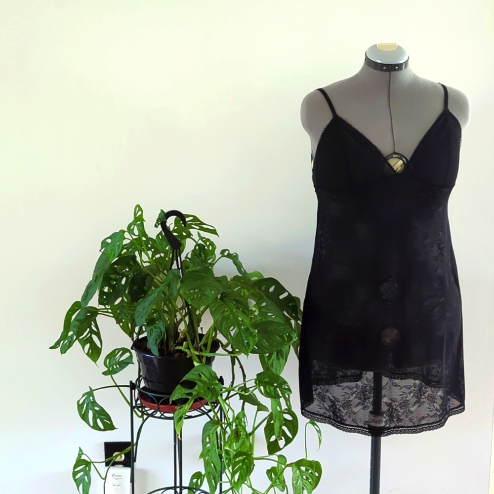 Short Black Lace H&M nightdress, size M
